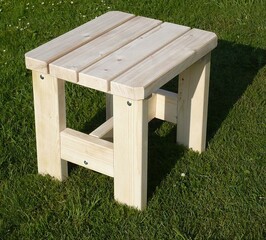 Zahradní dřevěná stolička